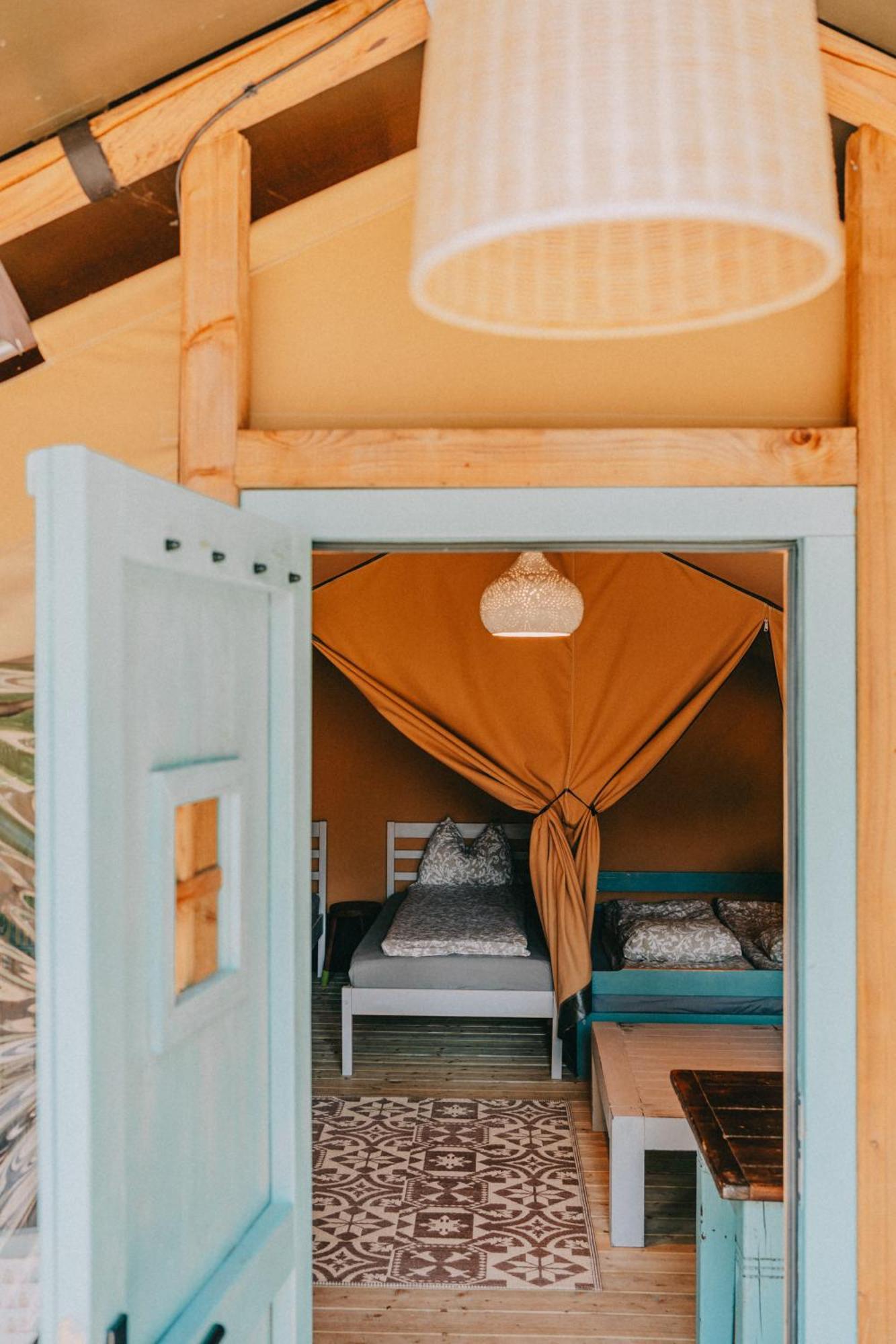 Отель Rendes Glamping Balatonrendes Экстерьер фото