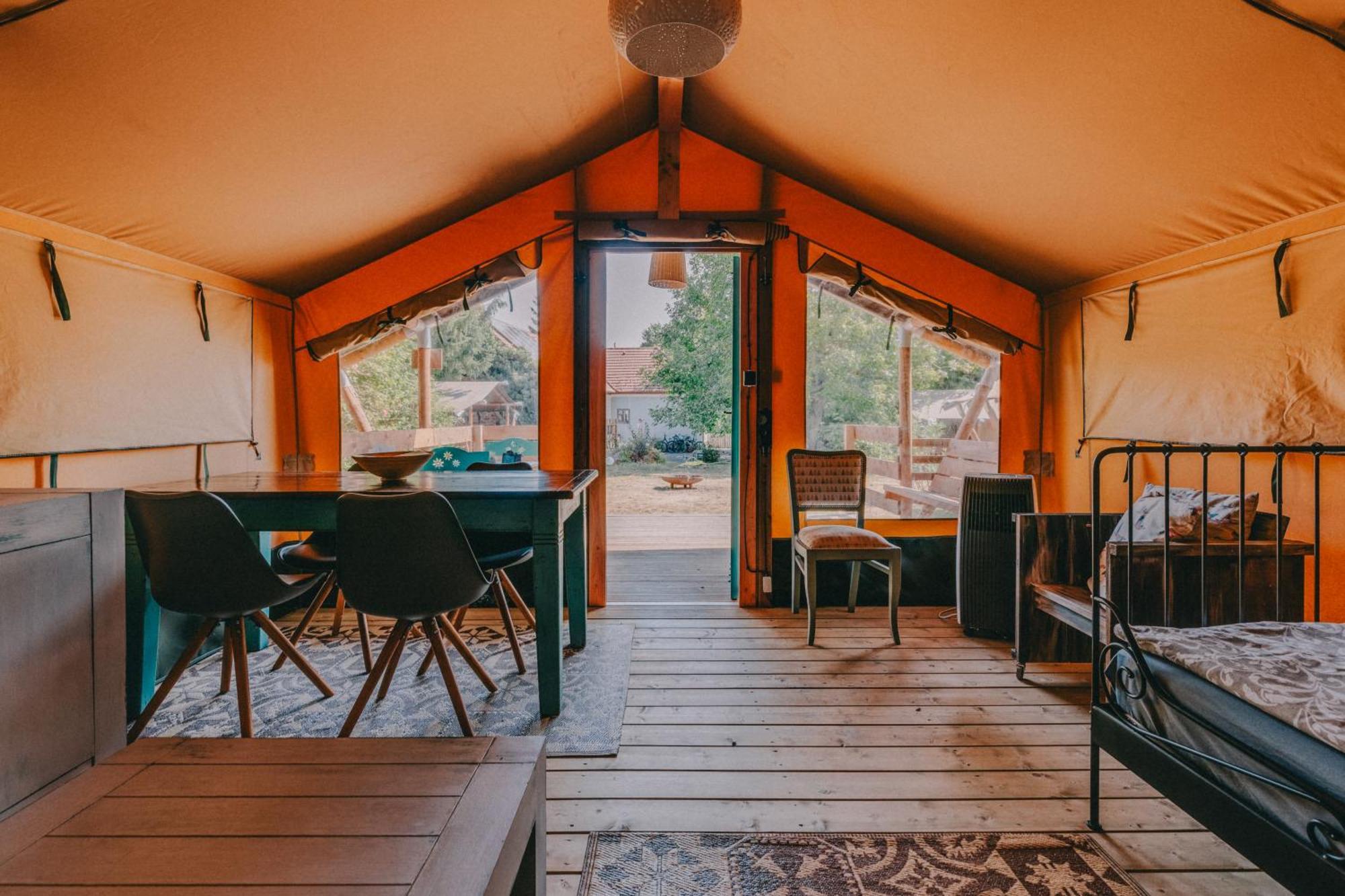 Отель Rendes Glamping Balatonrendes Экстерьер фото