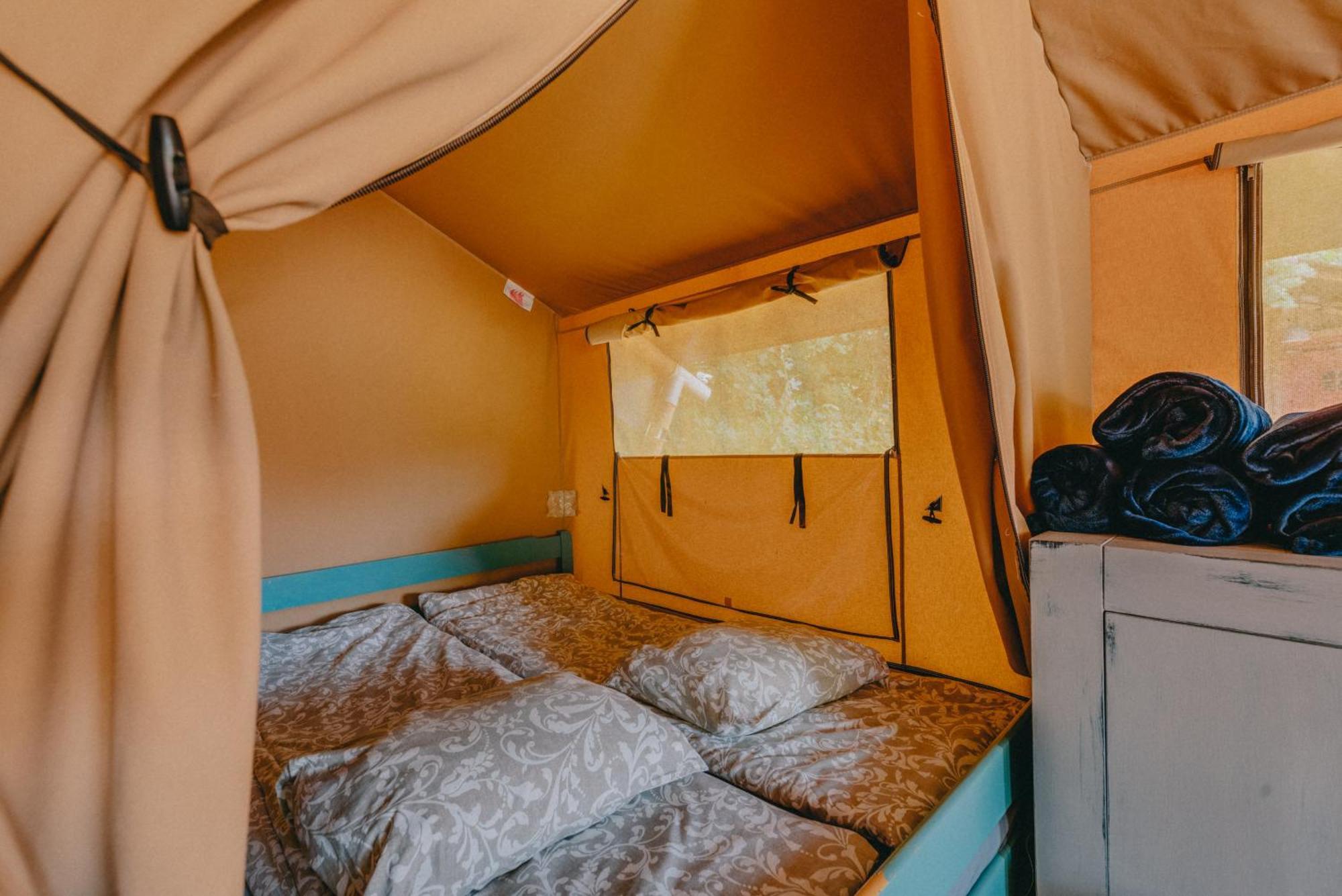 Отель Rendes Glamping Balatonrendes Экстерьер фото