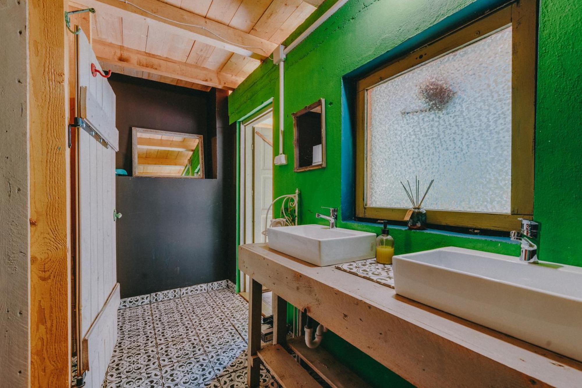 Отель Rendes Glamping Balatonrendes Экстерьер фото
